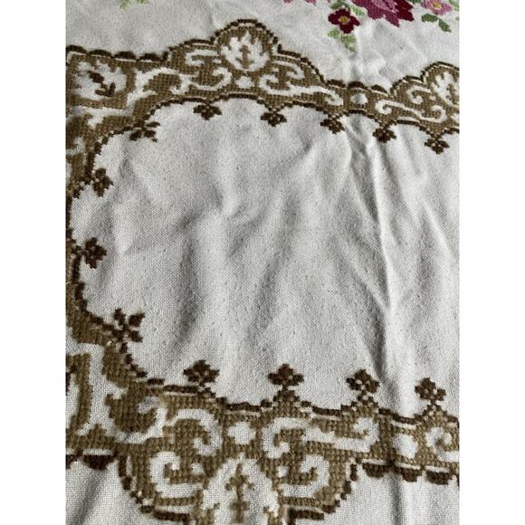 Vintage Hand Knit CrossStitch Floral Rose Tablecloth Fringed 50 X 58.5in Cream - Picture 4 of 8